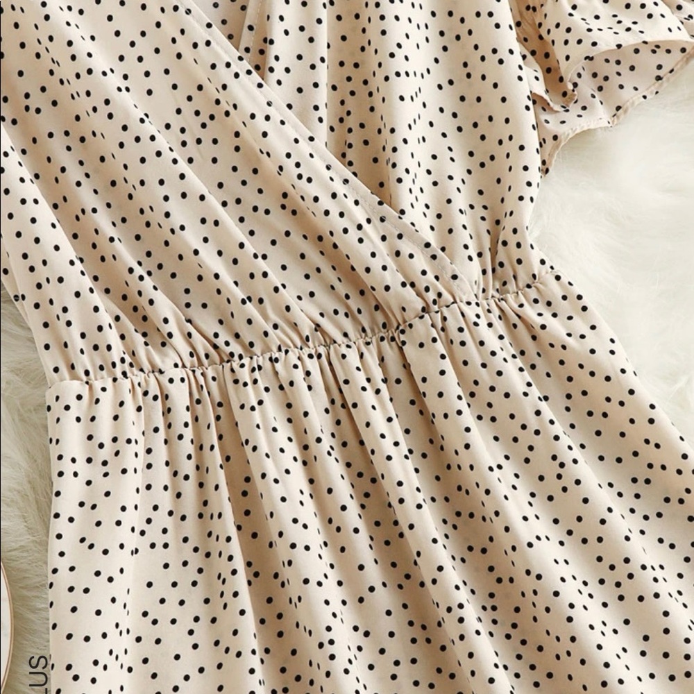 SHEIN Plus Size Polka Dot Surplice Front Dress - Picture 5 of 6